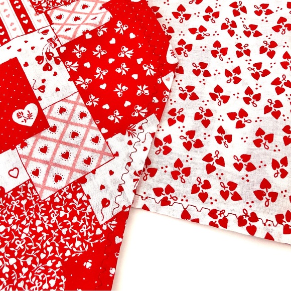 ❣️Valentine's Day Bundle: Tins, Sparkle Socks, Table Runner & Dish Scour Pad - Picture 3 of 14